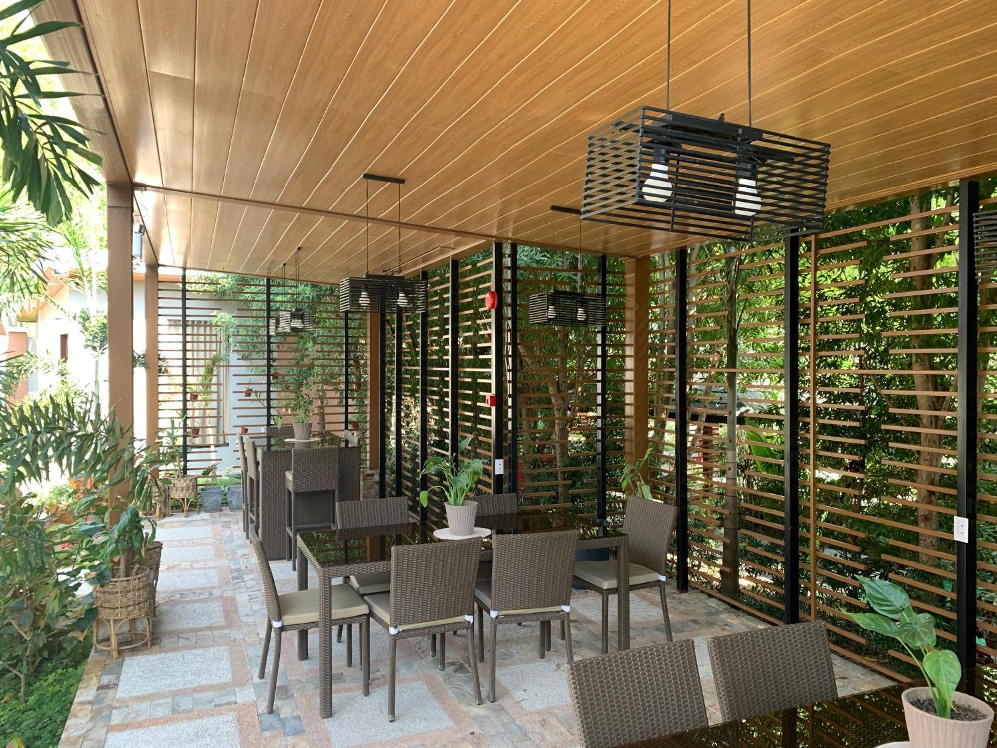 Armando's Garden Resort&Resto Anao Exterior foto